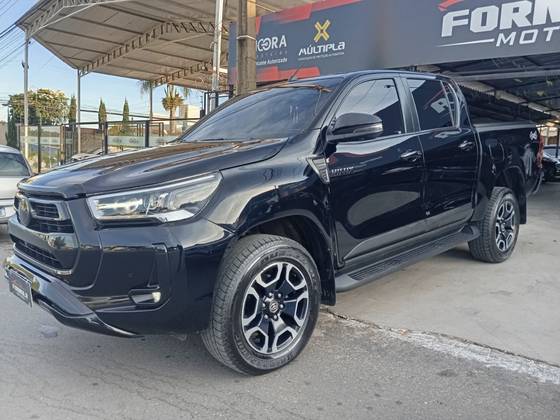 TOYOTA HILUX 2.8 D-4D TURBO DIESEL CD SRX LIMITED 4X4 AUTOMÁTICO TOYOTA HILUX 2.8 D-4D TURBO DIESEL CD SRX LIMITED 4X4 AUTOMÁTICO
